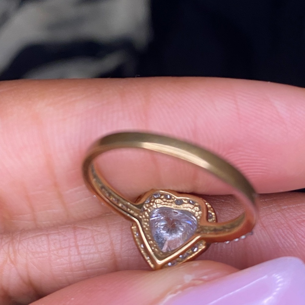 10k gold band heart shaped wedding/engagement ring - Picture 9 of 12